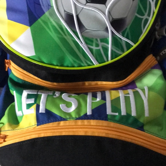 Awesome backpack with cool features - Picture 3 of 16